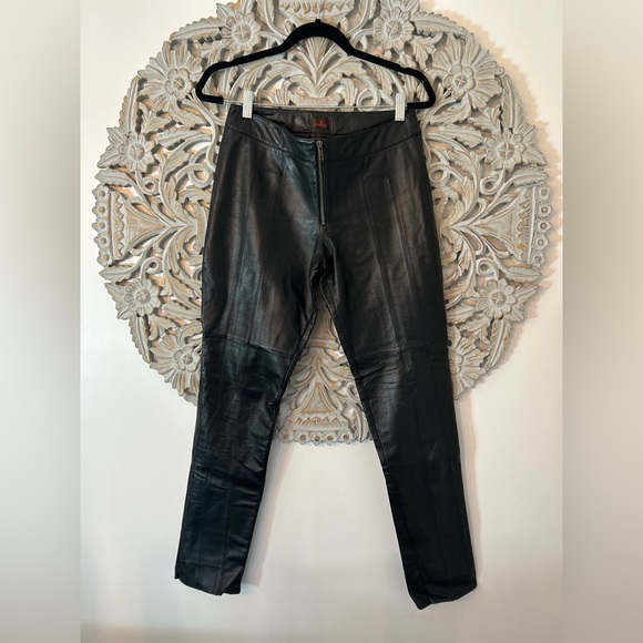 ISO Danier Black Leather Cropped Straight-Leg Pants with Zipper Detail - Size 8 - Picture 3 of 15
